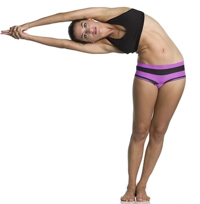 yogaoefeningen tegen nekklachten halve maan