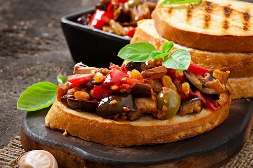 caponata recept op toast