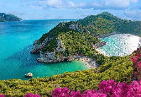 Corfu Zee En Land Met Bloemen